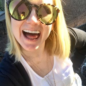 Meet your Posher, Caitlin